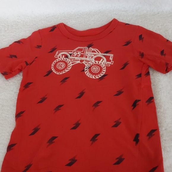 6/$20 Carter's 2 boys Tees - Picture 1 of 6